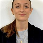 Soy una persona muy alegre y motivada, me gusta dar clases tanto a niños como adultos.